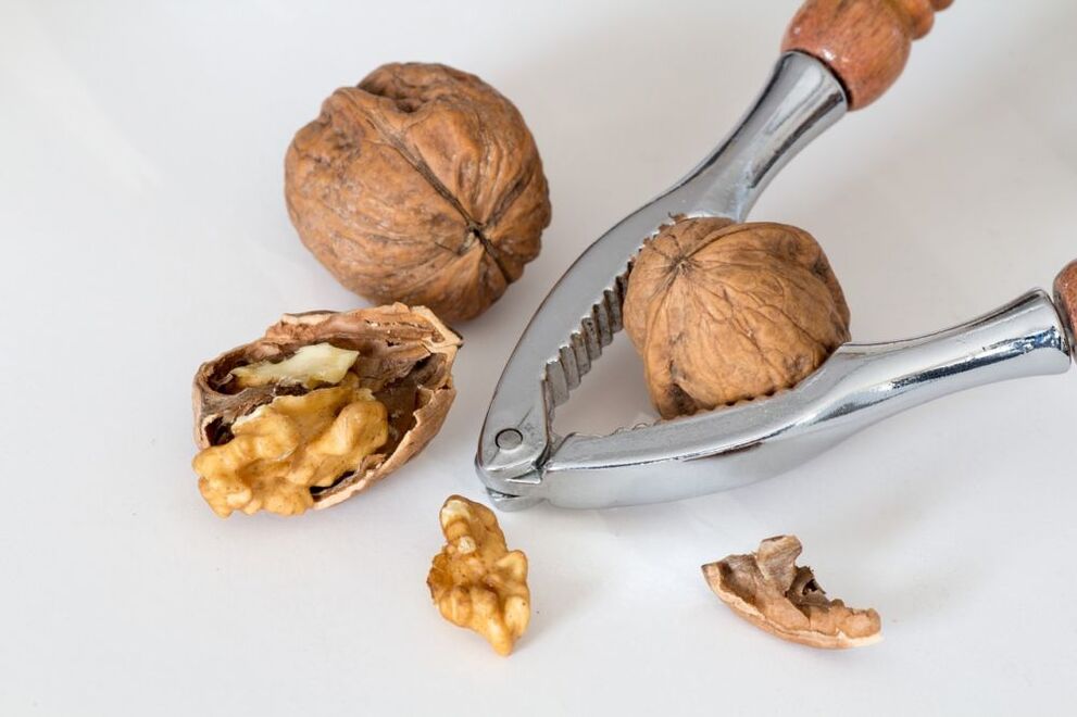 The use of nuts by a man improves the quality of sperm